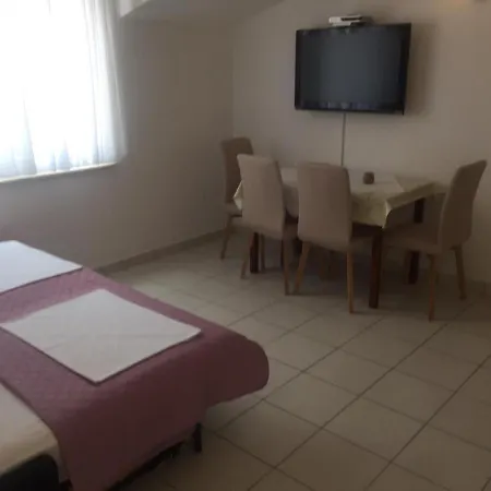 Apartment Ana *