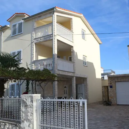 Ana * Vodice